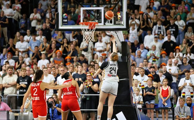 v l Sevgi Uzun, Turkey Women s Team 02; Elif Istanbulluoglu, Turkey Women s Team 01; Lina Sontag Germany Women’s 24 Germany vs. Turkey, Basketball, DBB, Women, Friendly Match, August 27, 2026 Germany vs. Turkey, Basketball, DBB, Women, Friendly Match, August 27, 2026 Cologne Copyright: xEibner-Pressefotox xThomasxStoeckerx EP_TSR