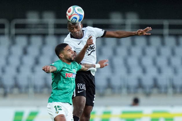 Kauno Zalgiris v Besiktas - UEFA Europa League KAUNAS, LITHUANIA - AUGUST 27: Leo Ribeiro (L) of Kauno Zalgiris in action against Tiago Djalo (R) of Besiktas during the UEFA Europa League play-off second-leg match between Kauno Zalgiris and Besiktas at Dariaus ir Gireno Stadium in Kaunas, Lithuania on August 27, 2026. Cemal Yurttas Anadolu Kaunas Lithuania. Editorial use only. Please get in touch for any other usage.  Copyright: x2026xAnadoluxCemalxYurttasx
