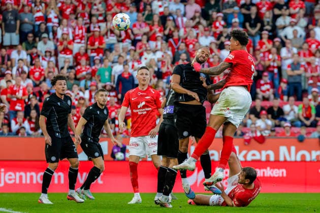 UEFA Conference League Qualifiers 2026: Brann vs. PAOK, Bergen, August 27, 2026—Brann s Noah Holm heads in the 1-0 goal during the Conference League playoff soccer match between SK Brann and PAOK at Brann Stadium. Photo by Paul S. Amundsen, NTB, Bergen, Norway. EDEDITORIAL USE ONLY; RESTRICTED USE FOR BETTING COMPANIES  Copyright: xPaulxS.xAmundsenx xNTBx