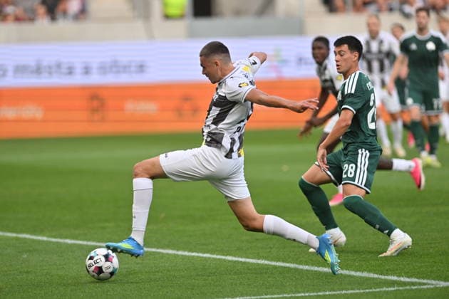 Football Conference League second leg of 4th qualifying round match: FC Hradec Kralove vs Panathinaikos Athens in Hradec Kralove, Czech Republic, August 27, 2026. From left Daniel Horak of Hradec Kralove, Facundo Pellistri of Panathinaikos Athens. (CTKxPhoto JosefxVostarek) CTKPhotoP2026082707379  CTKPhotoP2026082707379