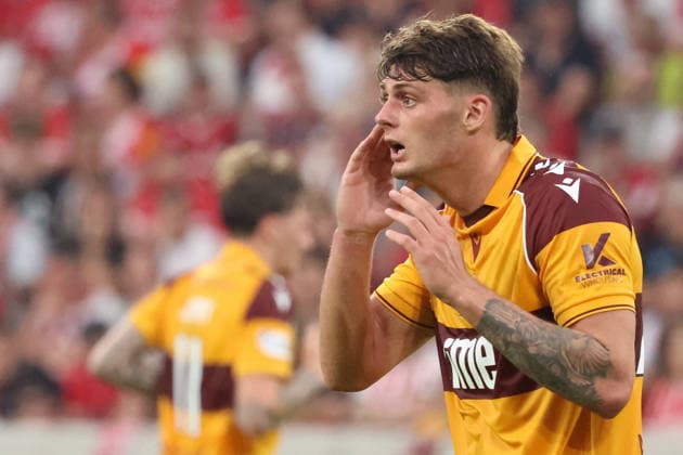 August 27, 2026, xrekx, Soccer Conference League Qualifiers, SC Freiburg vs. FC Motherwell by Seb Palmer Houlden Motherwell FC gives instructions, gestures with his arms, looks disappointed, dejected Freiburg