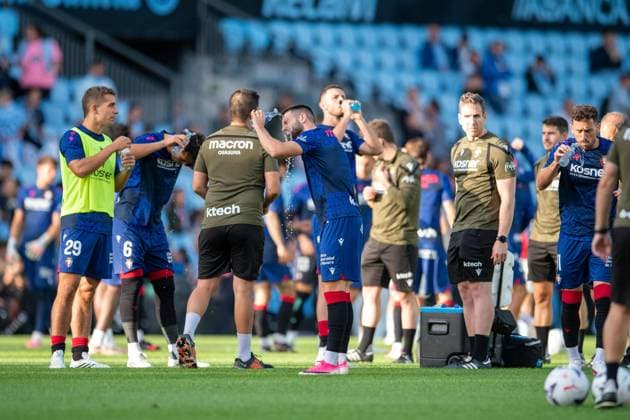 ESP RC Celta vs. CA Osasuna LaLiga EA Sports Osasuna players warm up during the LaLiga EA Sports match between RC Celta and CA Osasuna on August 27, 2026, played at ABANCA Balaidos Stadium, Spain Copyright: xLuisxLorenzox
