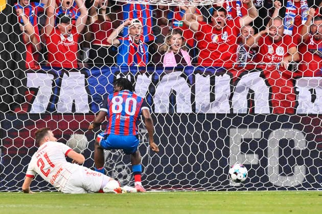 Football Europa League second leg of the fourth qualifying round match. Viktoria Plzen vs Crvena Zvezda Belgrade in Pilsen, Czech Republic, August 27, 2026. From left Timi Max Elsnik of Crvena zvezda Belgrade, Prince Adu of Viktoria Plzen scores. (CTKxPhoto MiroslavxChaloupka) CTKPhotoP2026082707694  CTKPhotoP2026082707694