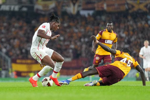 Cyriaque Irià Cyriaque Irie, SC Freiburg, 22, in a tackle with Emmanuel Longelo, Motherwell FC, 45, Germany, soccer, UEFA Conference League, playoffs, second leg, 2026–2027, SC Freiburg vs. Motherwell FC, August 27, 2026, Europa-Park Stadium, Freiburg, Freiburg, Europa-Park Stadium, Baden-Württemberg, Germany Copyright: xArnexAmbergx