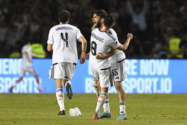 BAKU - (lr) Bence Varkonyi of QarabaÄü FK, Marko Jankovic of QarabaÄü FK and Badavi Huseynov of QarabaÄü FK celebrate the 1-0 during the UEFA Conference League play-off match between Qarabag FK and FC Twente at the Tofiq Bahramov Republican Stadium on 27 August 2026 in Baku, Azerbaijan. ROMAN ISMAILOV ANP xVIxANPxSportx xxANPxIVx 566383685 originalFilename: 566383685.jpg