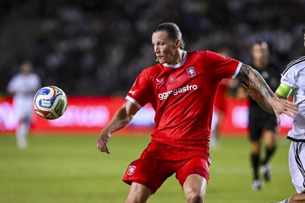 BAKU - Wout Weghorst of FC Twente during the UEFA Conference League play-off match between Qarabag FK and FC Twente at the Tofiq Bahramov Republican Stadium on 27 August 2026 in Baku, Azerbaijan. ROMAN ISMAILOV ANP xVIxANPxSportx xxANPxIVx 566383762 originalFilename: 566383762.jpg