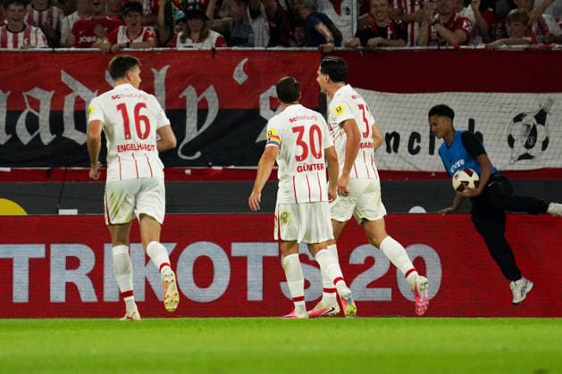 UEFA Conference League Qualifying Round: SC Freiburg vs. FC Motherwell, August 27, 2026. Celebration of the 2-1 goal by Igor Matanovic of SC Freiburg, 31st minute. UEFA Conference League Qualifying Round: SC Freiburg vs. FC Motherwell, Europa-Park Stadium, August 27, 2026 Copyright: xBEAUTIFULxSPORTS Boscox