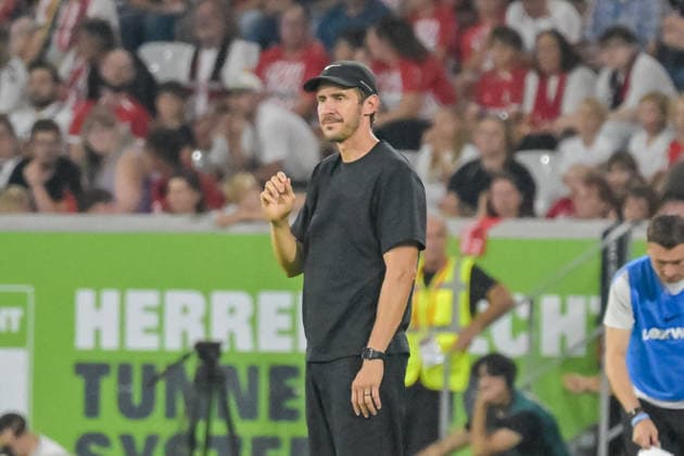 Julian Schuster, SC Freiburg, coach gesturing (GER), SC Freiburg vs. Motherwell FC, soccer, UEFA Conference League, playoff second leg, 2026–2027 season, August 27, 2026, Germany, SC Freiburg vs. Motherwell FC, Soccer, UEFA Conference League, Playoff Second Leg, 2026–2027 Season, August 27, 2026, Freiburg Copyright: xEibner-Pressefotox EP_THS