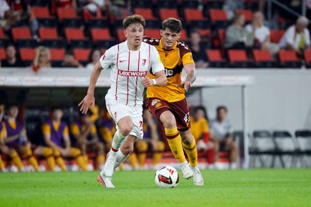 Philipp Treu of SC Freiburg, 29, and Seb Palmer Houlden of Motherwell FC, 47, in a sprint duel; Germany, soccer, UEFA Conference League, Playoffs, 2026–2027, SC Freiburg vs. Motherwell FC, August 27, 2026, Freiburg im Breisgau, Europa-Park Stadium, Germany Copyright: xGrantxHubbsx