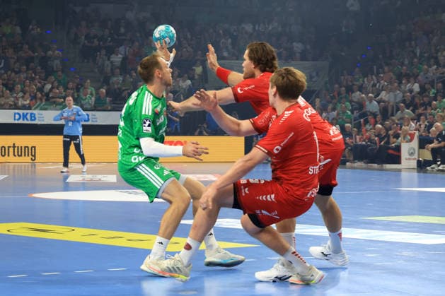 August 27, 2026, GER Germany, Handball, 1st Bundesliga, August 27, 2026, 2026–2027 season, Berlin, Fuechse Berlin vs. Melsungen Mathias Gidsel, Fuechse Berlin 19; Reynir Thor Stefansson, MT Melsungen 19; Ben Beekmann, MT Melsungen 14; Max Schmeling Halle, Berlin, Germany Copyright: xNordphotox xEnglerx