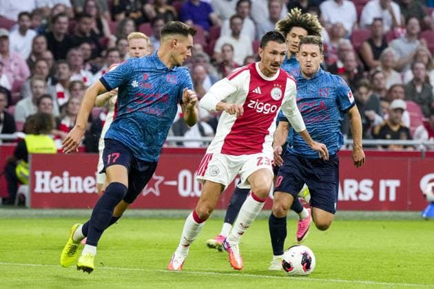 AMSTERDAM , 27-08-2026 , JohanCruijff ArenA , season 2026 2027 , UEFA Conference League play-off football . Match between Ajax and FC Sion, Picture shows FC Sion player Jan Kronig and Ajax player Steven Berghuis Ajax - Sion  x206095177x Copyright: