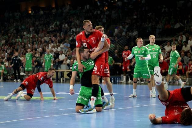 Handball, 1st Handball Bundesliga, Füchse Berlin vs. MT Melsungen, August 27, 2026, Max Schmeling Hall, Berlin, Match 93, Mijajlo Marsenic 32, Kristof Palasics, Handball, 1st Handball Bundesliga, Füchse Berlin vs. MT Melsungen, August 27, 2026, Max Schmeling Halle, Berlin, Tackle 93, Mijajlo Marsenic 32, Kristof Palasics Copyright: xBEAUTIFULxSPORTS E.Schneiderx