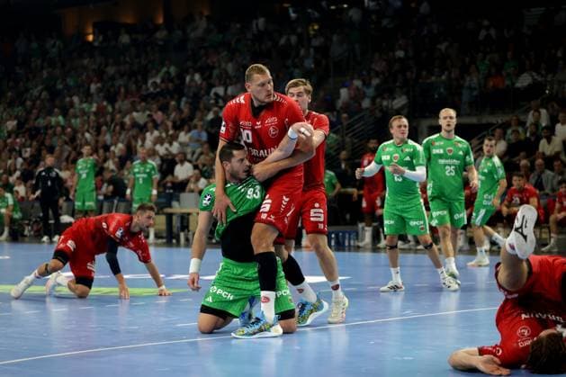 Handball, 1st Handball Bundesliga, Füchse Berlin vs. MT Melsungen, August 27, 2026, Max Schmeling Hall, Berlin, Match 93, Mijajlo Marsenic 32, Kristof Palasics, Handball, 1st Handball Bundesliga, Füchse Berlin vs. MT Melsungen, August 27, 2026, Max Schmeling Halle, Berlin, Tackle 93, Mijajlo Marsenic 32, Kristof Palasics Copyright: xBEAUTIFULxSPORTS E.Schneiderx