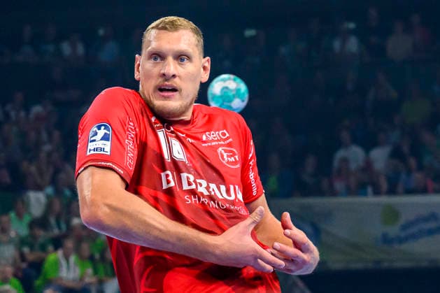 In the photo, from left: Dainis Kristopans, MT Melsungen, 10, sad, depressed, angry, GER, Berlin, handball, Fuechse Berlin vs. MT Melsungen, at the Max Schmeling Halle, August 27, 2026, Copyright: HMBxMedia UwexKoch