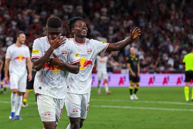 SOCCER - UEFA EL, RBS vs Mjaellby SALZBURG,AUSTRIA,27.AUG.26 - SOCCER - UEFA Europa League, play-off, Red Bull Salzburg vs Mjaellby AIF. Image shows the rejoicing of scorer Karim Konate and Edmund Baidoo (RBS).  GEPAxpictures xDavidxGeieregger
