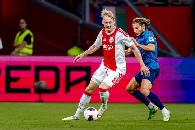 AMSTERDAM: AFC Ajax Amsterdam midfielder Julian Brandt and FC Sion defender Numa Lavanchy during the UEFA Conference League at the Johan Cruijff ArenA on August 27, 2026, in Amsterdam, the Netherlands. Photo by DeFodi Images