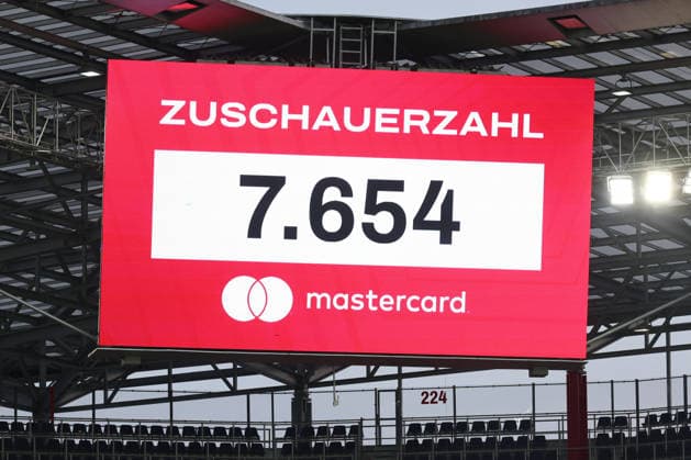 SOCCER - UEFA EL, RBS vs Mjaellby SALZBURG,AUSTRIA,27.AUG.26 - SOCCER - UEFA Europa League, play-off, Red Bull Salzburg vs Mjaellby AIF. Image shows a scoreboard with the number of spectators.  GEPAxpictures xDavidxGeieregger