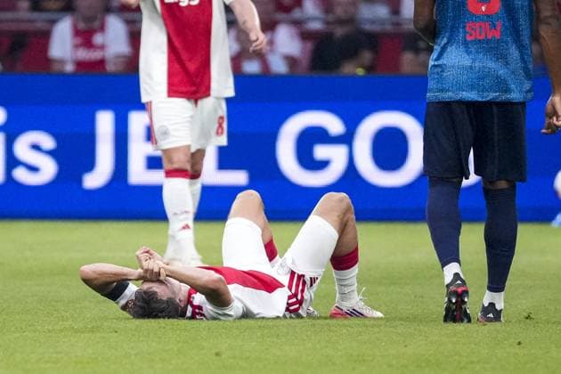 AMSTERDAM , 27-08-2026 , JohanCruijff ArenA , season 2026 2027 , UEFA Conference League play-off football . Match between Ajax and FC Sion, Picture shows Ajax player Youri Regeer has a injury Ajax - Sion  x206095408x Copyright: