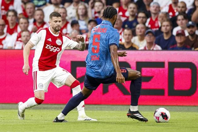 AMSTERDAM , 27-08-2026 , JohanCruijff ArenA , season 2026 2027 , UEFA Conference League play-off football . Match between Ajax and FC Sion, Picture shows Ajax player Caio Henrique and FC Sion player Noe Abdou Sow Ajax - Sion  x206095418x Copyright: