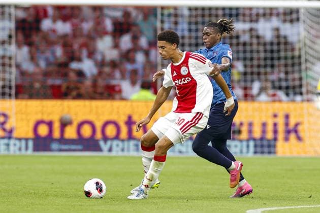 AMSTERDAM , 27-08-2026 , JohanCruijff ArenA , season 2026 2027 , UEFA Conference League play-off football . Match between Ajax and FC Sion, Picture shows Ajax player Aaron Bouwman and FC Sion player Winsley Boteli Ajax - Sion  x206095423x Copyright: