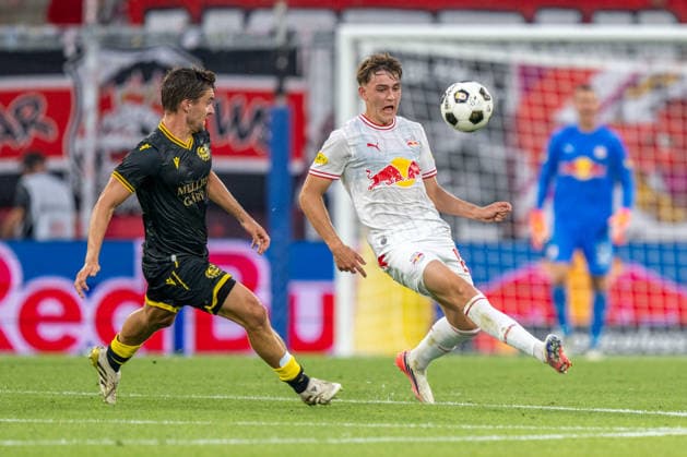 SOCCER - UEFA EL, RBS vs Mjaellby SALZBURG,AUSTRIA,27.AUG.26 - SOCCER - UEFA Europa League, play-off, Red Bull Salzburg vs Mjaellby AIF. Image shows Jacob Bergstroem (Mjaellby) and Bartosz Mazurek (RBS).  GEPAxpictures xWolfgangxKofler