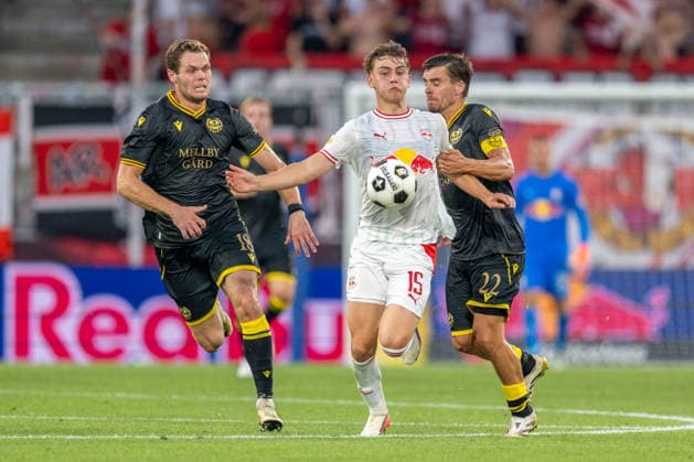 SOCCER - UEFA EL, RBS vs Mjaellby SALZBURG,AUSTRIA,27.AUG.26 - SOCCER - UEFA Europa League, play-off, Red Bull Salzburg vs Mjaellby AIF. Image shows Jacob Bergstroem (Mjaellby), Bartosz Mazurek (RBS) and Jesper Gustavsson (Mjaellby).  GEPAxpictures xWolfgangxKofler