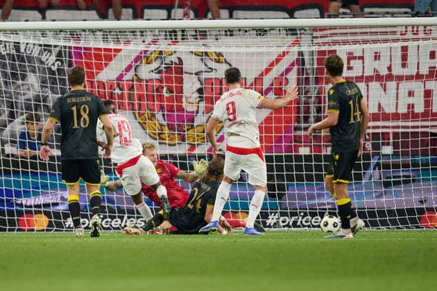 Salzburg, Austria, August 27, 2026 – 2026–2027 UEFA Europa League Playoffs, Second Leg: FC Red Bull Salzburg vs. Mjällby AIF. Pictured: Goal, 1–0 by Karim Konate (RB, left) at Red Bull Arena Copyright: xFotostandx xWassmuthx
