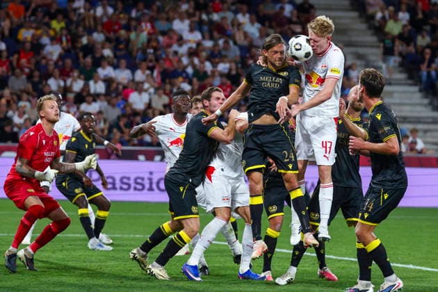SOCCER - UEFA EL, RBS vs Mjaellby SALZBURG,AUSTRIA,27.AUG.26 - SOCCER - UEFA Europa League, play-off, Red Bull Salzburg vs Mjaellby AIF. Image shows Tom Pettersson (Mjaellby) and Valentin Zabransky (RBS).  GEPAxpictures xDavidxGeieregger