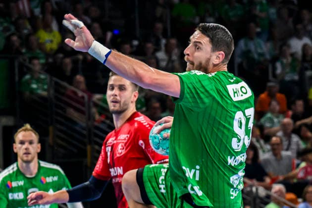 In the photo, from left: Mijajlo Marsenic of Füchse Berlin, 93, heads toward the goal; GER, Berlin, handball, Füchse Berlin vs. MT Melsungen, at the Max Schmeling Halle, August 27, 2026, Copyright: HMBxMedia UwexKoch