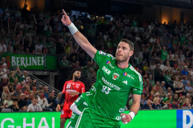 In the photo, from left: Mijajlo Marsenic, Füchse Berlin, 93, goal, score, celebration, goal celebration, joy, enthusiasm, celebrating, GER, Berlin, handball, Füchse Berlin vs. MT Melsungen, at the Max Schmeling Halle, August 27, 2026, Copyright: HMBxMedia UwexKoch