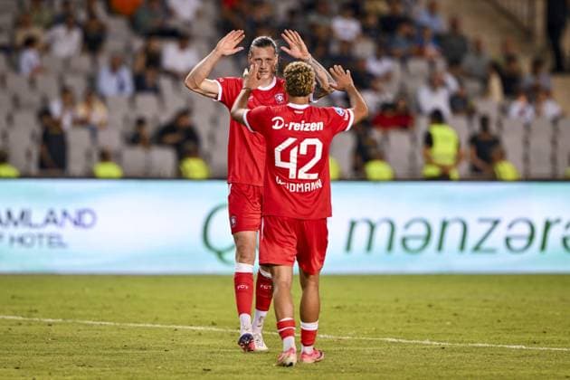 BAKU - (lr) Wout Weghorst of FC Twente and Daouda Weidmann of FC Twente celebrate the 1-3 during the UEFA Conference League play-off match between Qarabag FK and FC Twente at the Tofiq Bahramov Republican Stadium on 27 August 2026 in Baku, Azerbaijan. ROMAN ISMAILOV ANP xVIxANPxSportx xxANPxIVx 566385473 originalFilename: 566385473.jpg