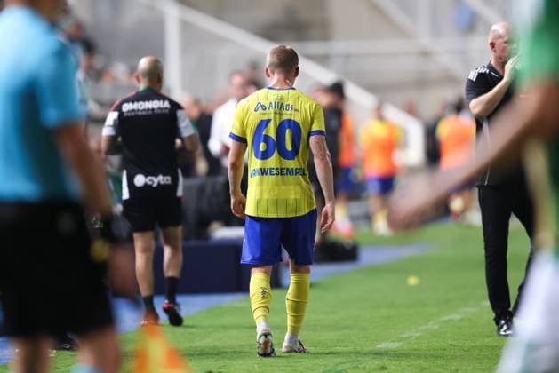STVV s Robert-Jan Vanwesemael looks dejected during a soccer game between Cypriot AC Omonia Nicosia and Belgian soccer team Sint-Truidense V.V., Thursday 27 August 2026 in Nicosie, Cyprus, on the return leg of the play-off round for the UEFA Europa League league phase. STVV won the first leg 1-0. BRUNOxFAHY  x184507344x