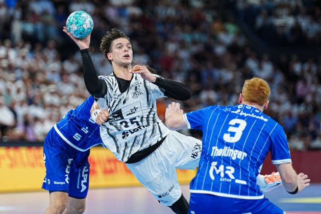Domen Makuc, THW Kiel, 35; Nicolai Theilinger, TBV Lemgo Lippe, 03 GER; THW Kiel vs. TBV Lemgo Lippe, Handball, 1st Bundesliga, Matchday 1, 2026–2027 Season, August 27, 2026 GER, THW Kiel vs. TBV Lemgo Lippe, Handball, 1st Bundesliga, Matchday 1, 2026–2027 Season, August 27, 2026 Kiel Copyright: xEibner-Pressefoto MarcelxvonxFehrnx EP_MFN