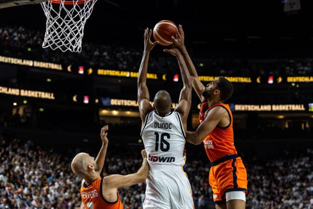 August 27, 2026, GER, FIBA 2027 Basketball World Cup, European Qualifiers, Cologne, Germany vs. Turkey; Louis Olinde (Germany), No. 16, in a one-on-one matchup against Yannick Franke (Netherlands), No. 0; Cologne, LANXESS arena, North Rhine-Westphalia, Germany