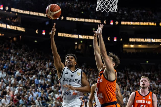 August 27, 2026, GER, FIBA 2027 Basketball World Cup, European Qualifiers Cologne, Germany vs. Turkey; Maodo Lo (Germany), No. 4, in a one-on-one matchup against Sander Hollanders (Netherlands), No. 6; Cologne, LANXESS arena, North Rhine-Westphalia, Germany