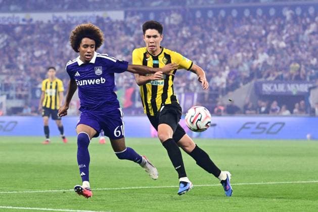 RSC Anderlecht v Kairat Almaty - UEFA Europa League ANDERLECHT, BELGIUM - AUGUST 27 : Nga Kana Joshua midfielder of RSC Anderlecht, Sadybekov Adilet Midfielder of Kairat Almaty in action during the UEFA Europa League 2026 27 play-off round second leg between RSC Anderlecht and Kairat Almaty on August 27, 2026 in Anderlecht, Belgium, 27 08 2026 Anderlecht Belgium  Copyright: xPeterxDexVoechtx