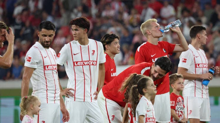 August 27, 2026, xrekx, Soccer Conference League Qualifiers, SC Freiburg vs. FC Motherwell – SC Freiburg team, players celebrating after the match, team, players, celebrate at the end of the match: Vincenzo Grifo (SC Freiburg), Keisuke Goto (SC Freiburg), Matthias Ginter (SC Freiburg), Freiburg