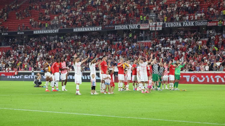 August 27, 2026, xrekx, soccer Conference League qualifiers, SC Freiburg vs. FC Motherwell, SC Freiburg team, players celebrating after the match, team, players, celebrating at the end of the match, Freiburg