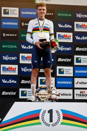 TRENTO, ITALY, AUGUST 27: Adrien Yves Claude Boichis of France with his World Cup trophy and a Tissot watch during the UCI Mountain Bike World Championships—Men’s Elite Cross-Country Short Track—at Val di Sole on August 27, 2026, in Trento, Italy Copyright: xJustPictures.ch FrancescoxMinghettix jp-en-EuSpIm-_NG_0357