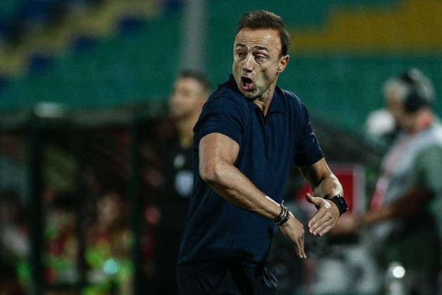 IPA87841569 - OFI head coach Christos Kontis in action during the Europa League playoff match between PFC CSKA and OFI Crete FC at the Vasil Levski National Stadium in Sofia, Bulgaria, on August 27, 2026  Copyright: xIvanxSxIvanov IPAxSportx xx 87841569
