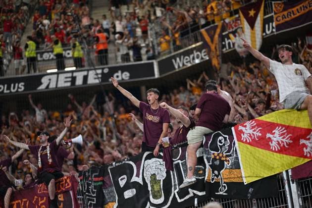 Motherwell fans in the stands Freiburg v Motherwell, UEFA Conference League, Play-Off Round, Second Leg, Football, Europa-Park-Stadion, Freiburg, Germany - 27 Aug 2026Freiburg Europa-Park-Stadion Germany  Copyright: xMaxxKrause Shutterstockx 17118930ds