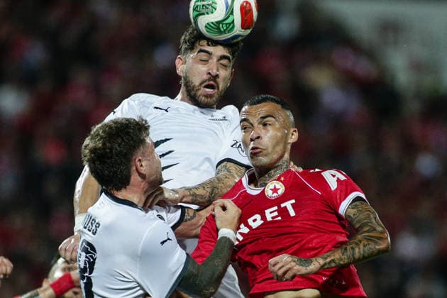 SOCCER - UEFA Europa League - Qualifiers - PFC CSKA vs. OFI Crete FC Photo by IPA ABACAPRESS.COM87841567 - CSKA s Maks Ebong in action against OFI s Christos Shelis during the Europa League playoff match between PFC CSKA and OFI Crete FC at the Vasil Levski National Stadium in Sofia, Bulgaria, on August 27, 2026 Sofia Bulgaria  Copyright: xIPAxSport ABACAx