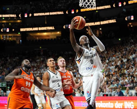 Isaac Bonga (Deutschland, 0) schiesst den Ball. GER, Deutschland vs Niederlande, Basketball, Länderspiel, World Cup European Qualifiers, LANXESS arena, Köln, 27.08.2026 Foto: HMB Media Scott W. Coleman Köln LANXESS arena Nordrhein-Westfalen GER Copyright: xScottxW.xColemanx