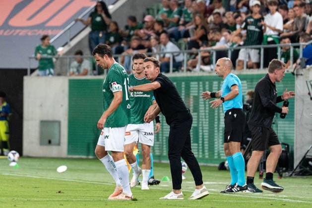 Soccer, UEFA Conference League Qualifier: FC St. Gallen 1879 vs. FC Nordsjælland, Thursday, August 27, 2026, Berit Sitter Stadium, St. Gallen, Switzerland Enrico Maaßen, Enrico Maassen, coach of FC St. Gallen, gives instructions to Lukas Görtler (16, FC St. Gallen) after Mihailo Stevanovic (64, FC St. Gallen) received a red card Copyright: xValentinxDomgjonix