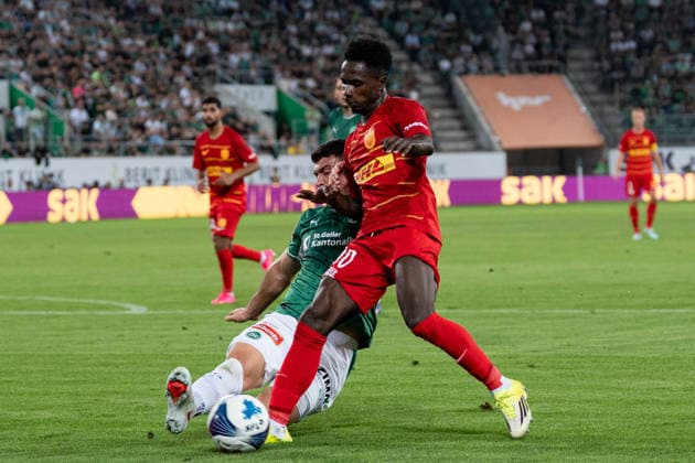 Soccer, UEFA Conference League Qualifying Round: FC St. Gallen 1879 vs. FC Nordsjælland, Thursday, August 27, 2026, Berit Sitter Stadium, St. Gallen, Switzerland. Jozo Stanic, Jozo Stanic 4, FC St. Gallen slides in to tackle Prince Amoako Junior 10, FC Nordsjaelland Copyright: xValentinxDomgjonix