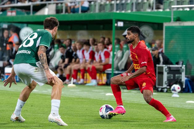 Soccer, UEFA Conference League Qualifying Round: FC St. Gallen 1879 vs. FC Nordsjaelland, Thursday, August 27, 2026, Berit Sitter Stadium, St. Gallen, Switzerland: Hugo Vandermersch (28), FC St. Gallen; Ibrahim Adel (14), FC Nordsjælland Copyright: xValentinxDomgjonix