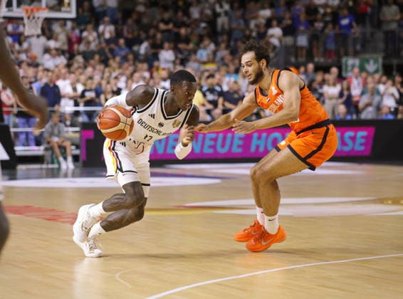 International match: Germany vs. the Netherlands at the Koelnarena, World Cup qualifier, international match, World Cup preparation. Here is Dennis Schröder (Schroeder)