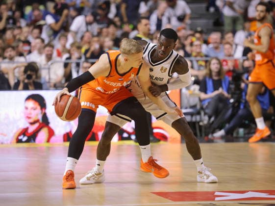 International match: Germany vs. the Netherlands at the Koelnarena, World Cup qualifier, international match, World Cup preparation. Here is Dennis Schröder (Schroeder)