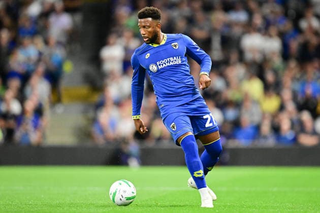 Fulham v AFC Wimbledon, EFL Cup AFC Wimbledon midfielder Myles Hippolyte (21) On the ball during the EFL Cup match between Fulham and AFC Wimbledon at Craven Cottage, London, UK on 27 August 2026. London Craven Cottage Greater London UK Editorial use only DataCo restrictions apply See www.football-dataco.com , Copyright: xDennisxGoodwinx PSI-24776-0026