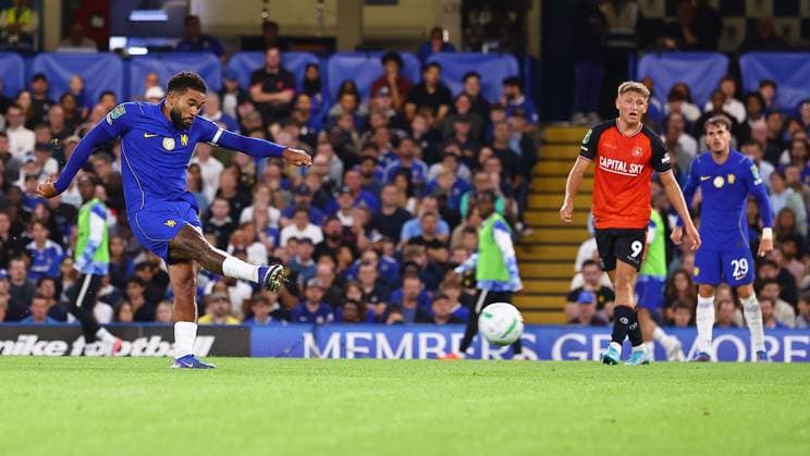Reece James of Chelsea shoots Chelsea v Luton Town, EFL Carabao Cup, Second Round, Football, Stamford Bridge, London, UK - 27 Aug 2026London Stamford Bridge United Kingdom EDITORIAL USE ONLY No use with unauthorised audio, video, data, fixture lists, club league logos or live services. Online in-match use limited to 120 images, no video emulation. No use in betting, games or single club league player publications.  Copyright: xMichaelxZemanek Shutterstockx 17118945z